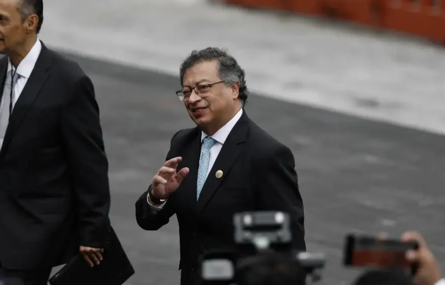 ARRIBA EL PRESIDENTE DE COLOMBIA GUSTAVO PETRO PARA REUNIRSE CON LA PRESIDENTA SHEINBAUM